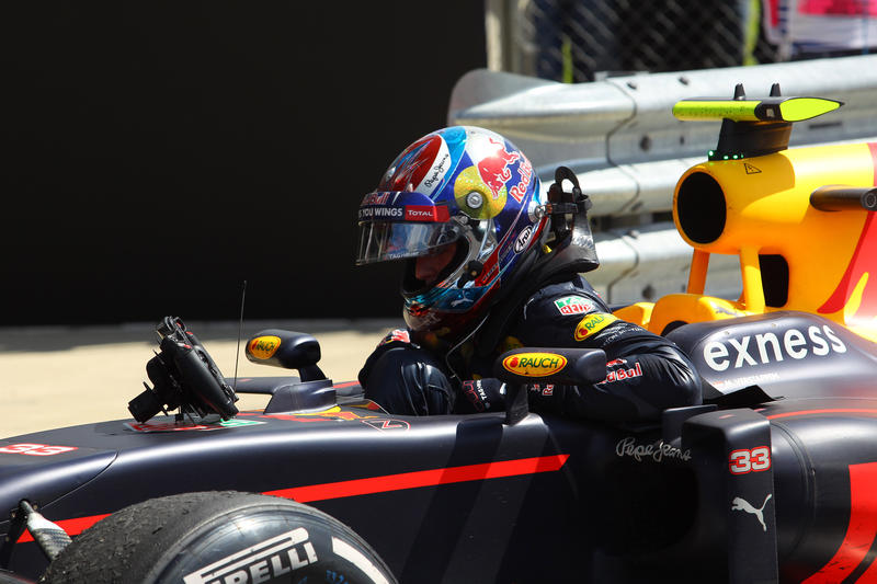 Red Bull, Verstappen: “Ho cambiato approccio perché Ricciardo è molto veloce”