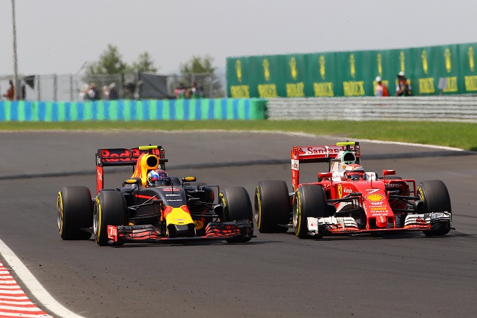 Vettel su Verstappen: “Max aggressivo in pista, placherà la sua indole in futuro”