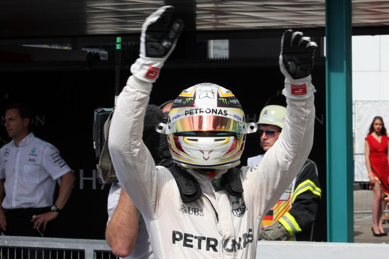 Lewis Hamilton: “Il bicchiere è tutto pieno in questo momento”