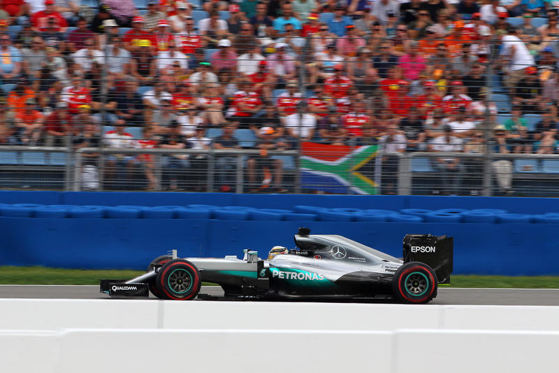 Mercedes, Hamilton a rischio penalità in griglia in Belgio