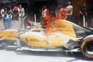 Renault, Chester conferma una perdita di benzina dalla vettura di Magnussen