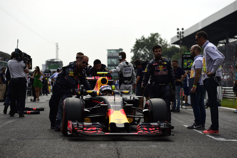 Red Bull, Verstappen: “Singapore pista bella e difficile”