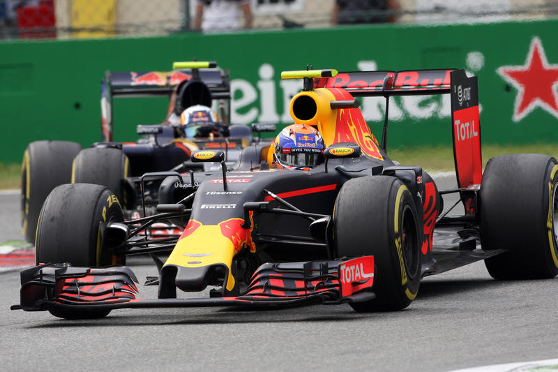 Red Bull, Marko: “Verstappen futuro fuoriclasse, è già il pilota più popolare”