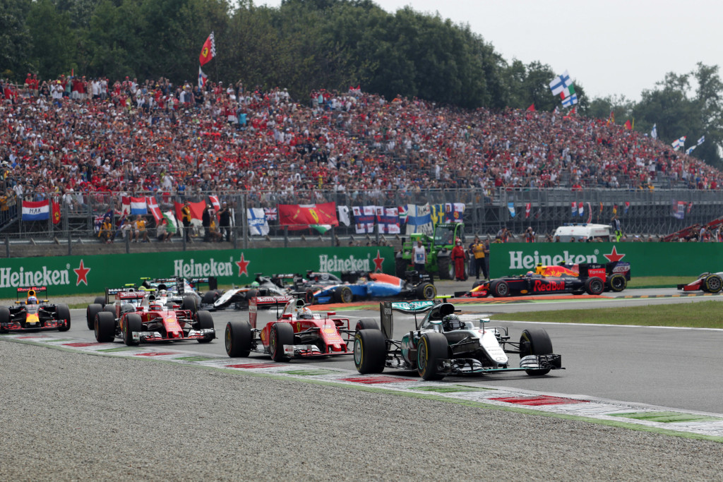 GP Italia – La Mercedes ferisce la Ferrari nell’orgoglio, la gara è una noia mortale