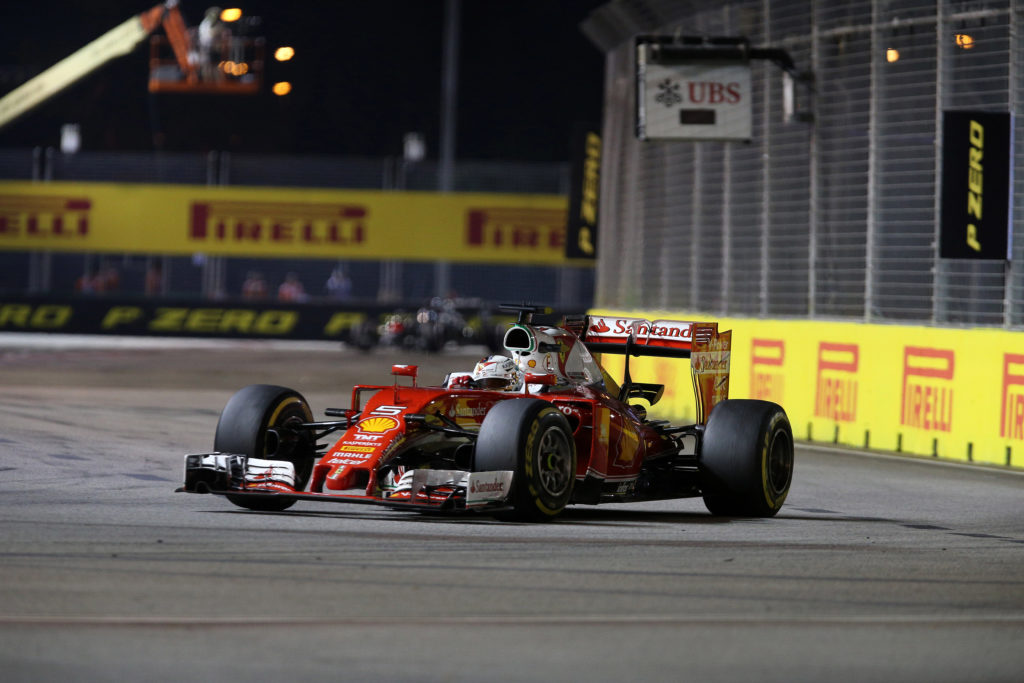 GP Singapore – Rosberg mette l’ottava, la Ferrari deve solo ringraziare i piloti