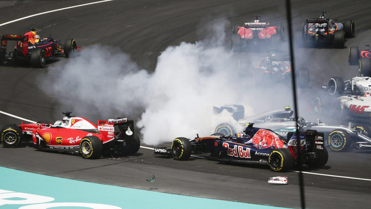 Sepang, Vettel penalizzato per il contatto in partenza con Rosberg