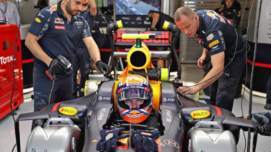 Red Bull, Verstappen polemico con la Federazione: “Le nuove normative porteranno tanti sorpassi falsi”
