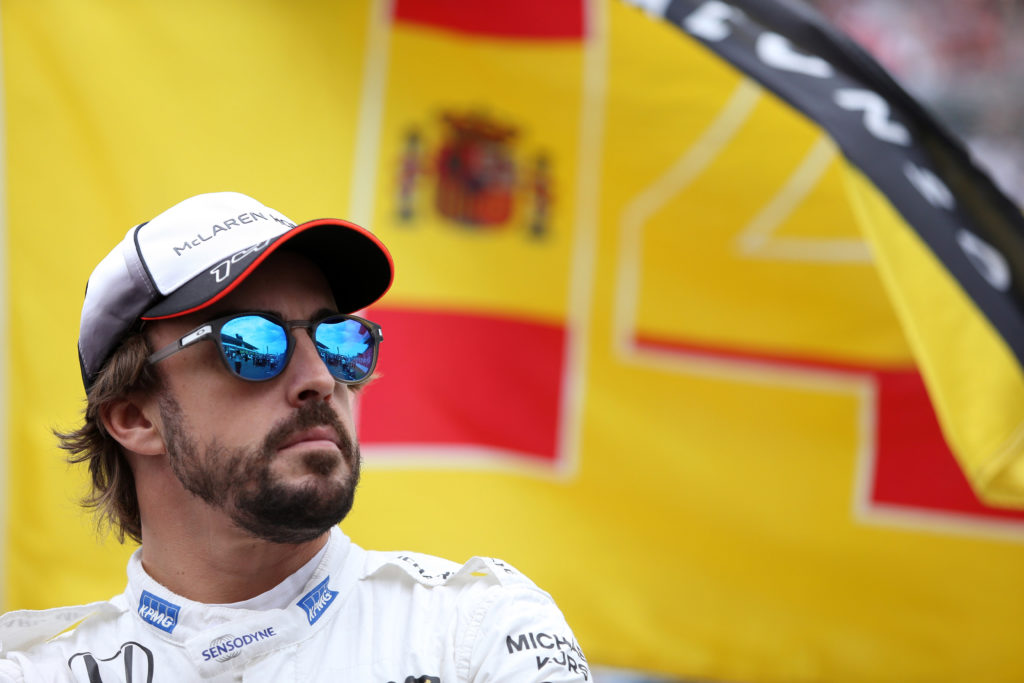Alonso “perdona” Vettel: “C’è molta frustrazione in lui”