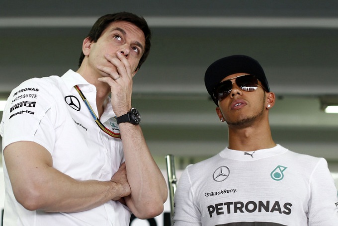 Mercedes, Wolff commenta lo sfogo di Hamilton nel post gara: “Parole comprensibili dopo il ritiro”