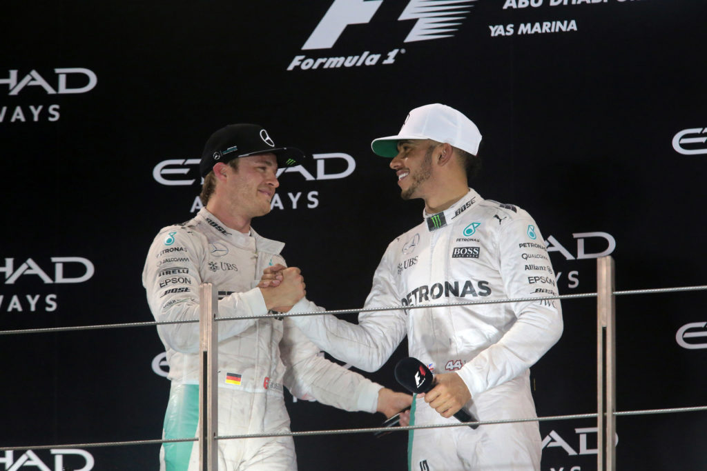 Hamilton cambia idea: “Congratulazioni Nico, sei un campione, te lo sei meritato”