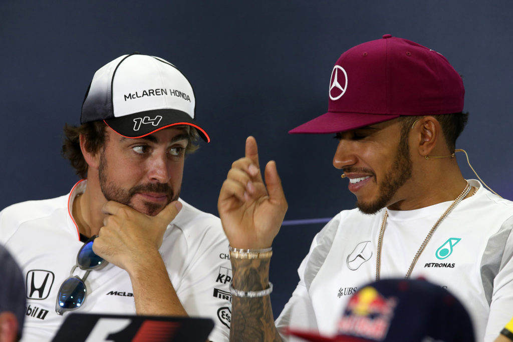 Hamilton: “Ho battuto Alonso nel 2007, non è un problema. Però meglio avere armonia in squadra”