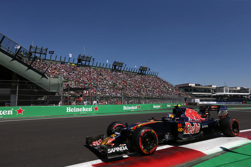 F1 | Toro Rosso, Tost colpito da Sainz: “Veloce in pista e bravo con i tecnici, un ottimo pilota”