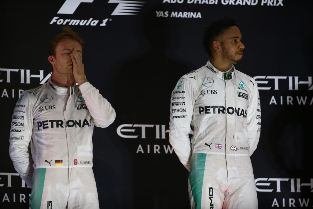 I giornali inglesi: “Hamilton ha perso una battaglia ma ha vinto la guerra, ha spinto Rosberg al ritiro”