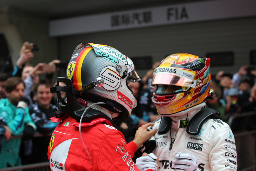 F1 GP Cina: Hamilton si prende la rivincita, ma Vettel e la Ferrari non mollano un centimetro [VIDEO]