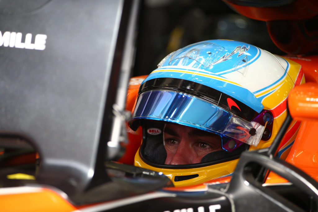 F1 | Alonso deluso abbandona le Q2: “Abbiamo rotto il motore, ma siamo vicini a livello di telaio”