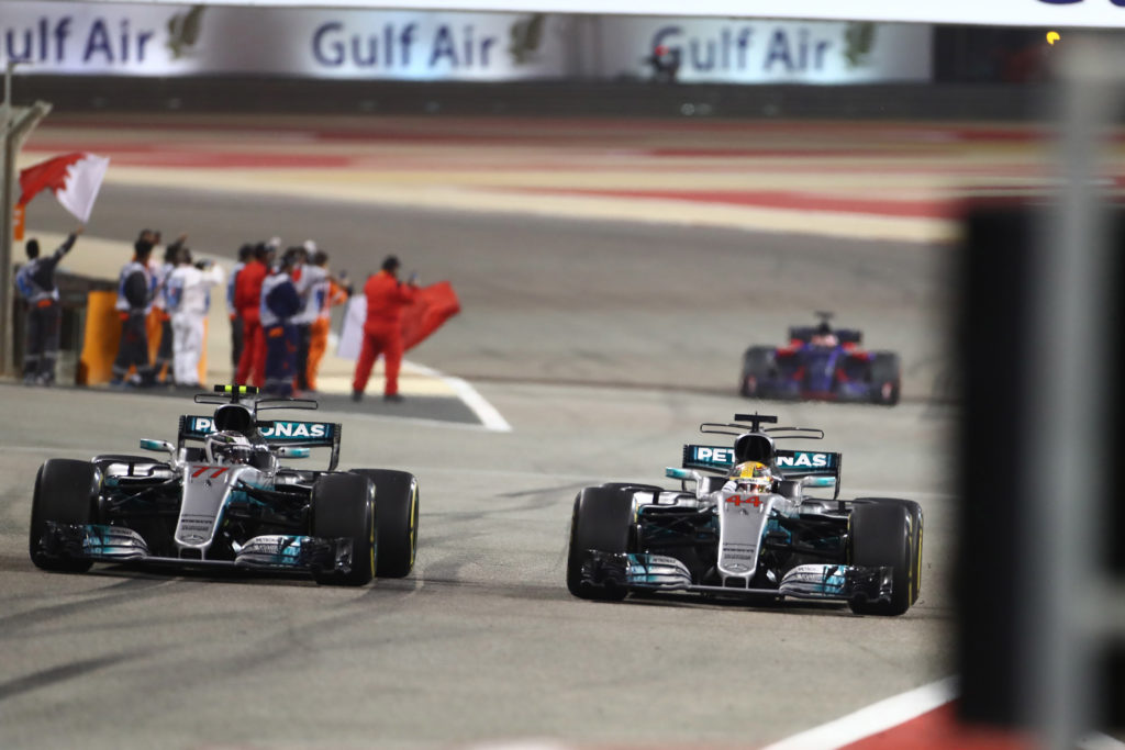 F1 | Hamilton: “Per stare davanti alla Ferrari dobbiamo lavorare come una squadra”
