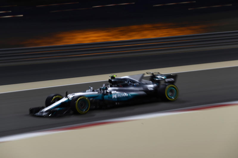 F1 GP Bahrain, Qualifiche: Prima pole Mercedes per Bottas