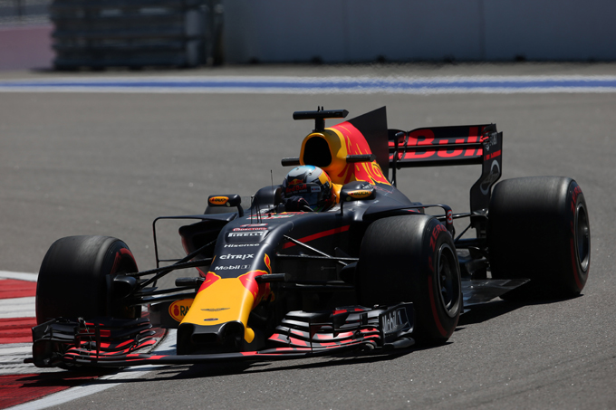 GP Russia, Ricciardo: “Ferrari e Mercedes troppo veloci”