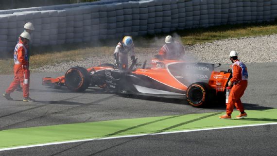 F1 | McLaren, Alonso sconsolato: “Il motore è esploso dopo appena 400 metri”