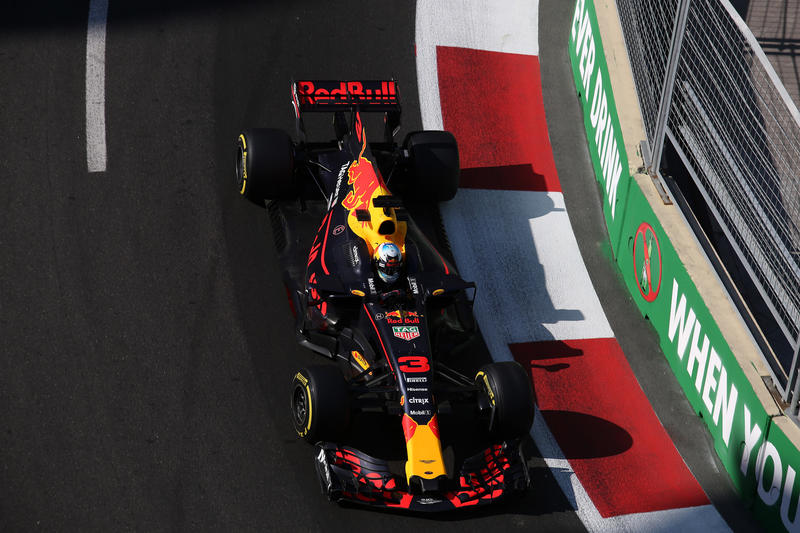 F1 GP Azerbaijan: Vince Ricciardo, Bottas limita i danni per la Mercedes, Stroll sul podio