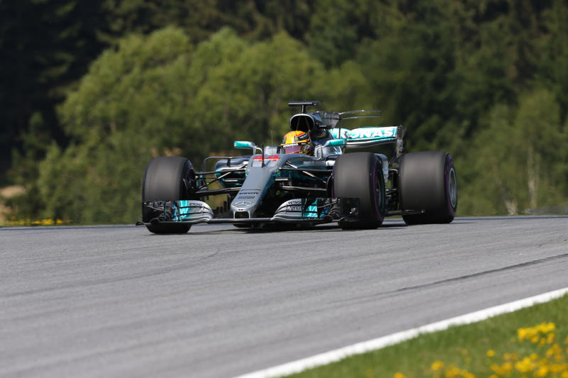 F1 | Hamilton: “Macchina incredibilmente veloce qui”
