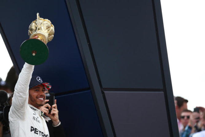 F1 | Wolff: “Lewis sta costruendo un patrimonio”