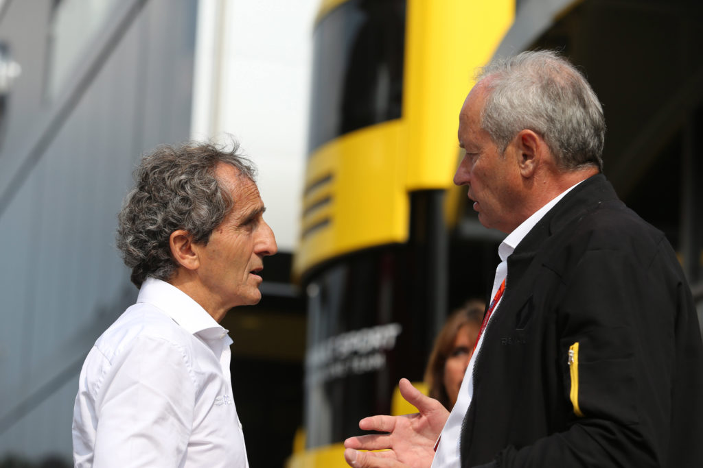 F1 | Renault, Prost sui continui problemi di affidabilità: “Mi sono scusato personalmente con Verstappen”