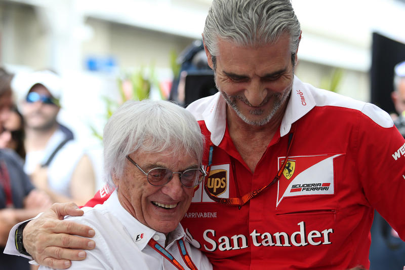 F1 | Ecclestone esce allo scoperto: “Tutti aiutano la Ferrari, è una cosa intelligente”