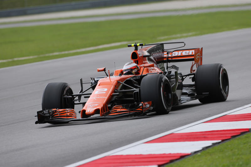 F1 | McLaren, gerarchie ribaltate: Vandoorne supera il “maestro” Alonso