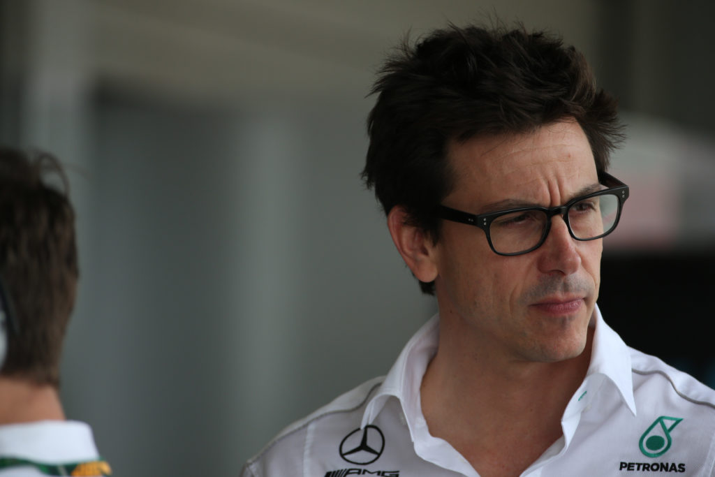 F1 | Wolff difende la Mercedes: “Non abbiamo mai parlato di contratto con Verstappen”
