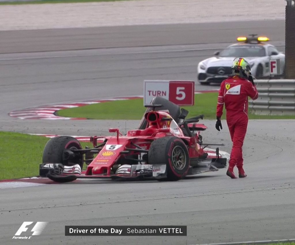 F1 | Vettel colpito da Stroll nel giro d’onore, posteriore distrutto (VIDEO)