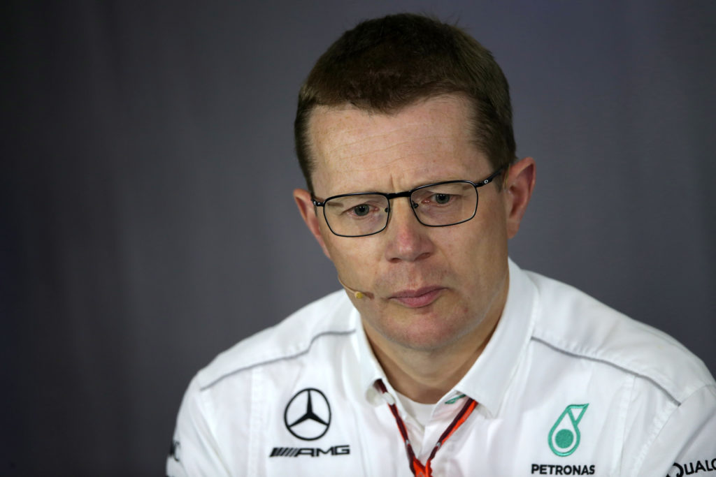 F1 | Mercedes, Cowell sulla regola dei tre motori a stagione: “È una follia”
