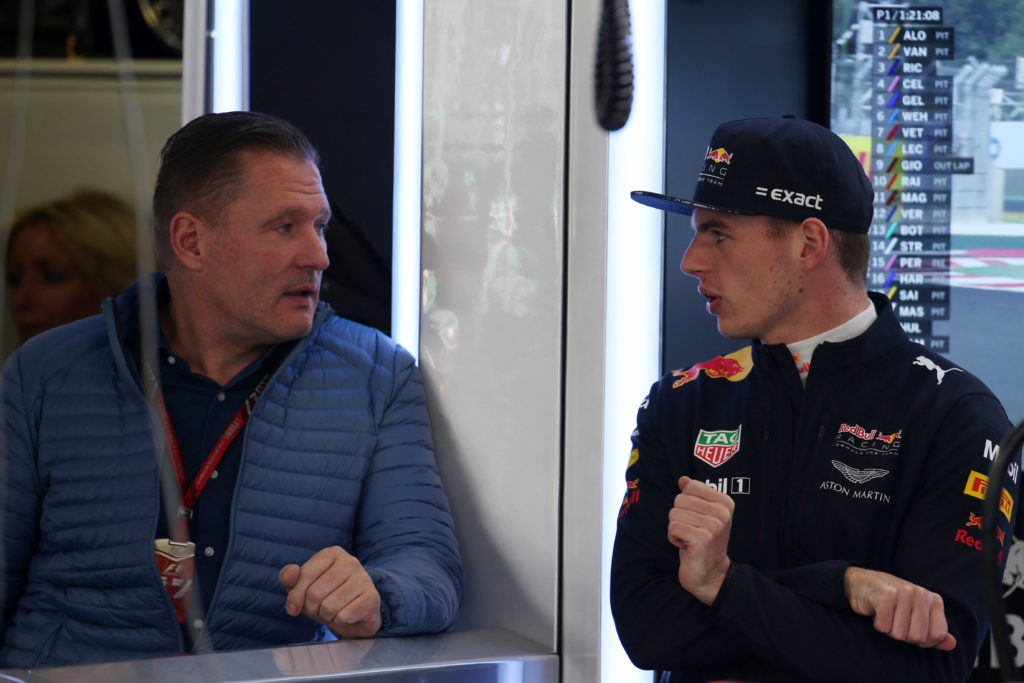 F1 | Jos Verstappen rimprovera il figlio: “Ha bisogno di controllarsi, deve pensare di più”