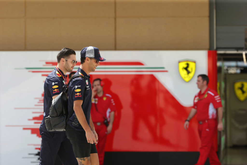 F1 | La smentita di Ricciardo: “Non ho firmato un pre-contratto con la Ferrari, lo giuro”