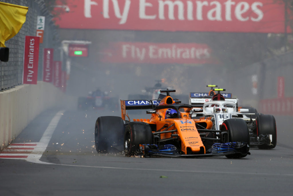 F1 | Alonso bacchetta i piloti di metà classifica: “Al via preferiscono fare un incidente piuttosto che alzare il piede”