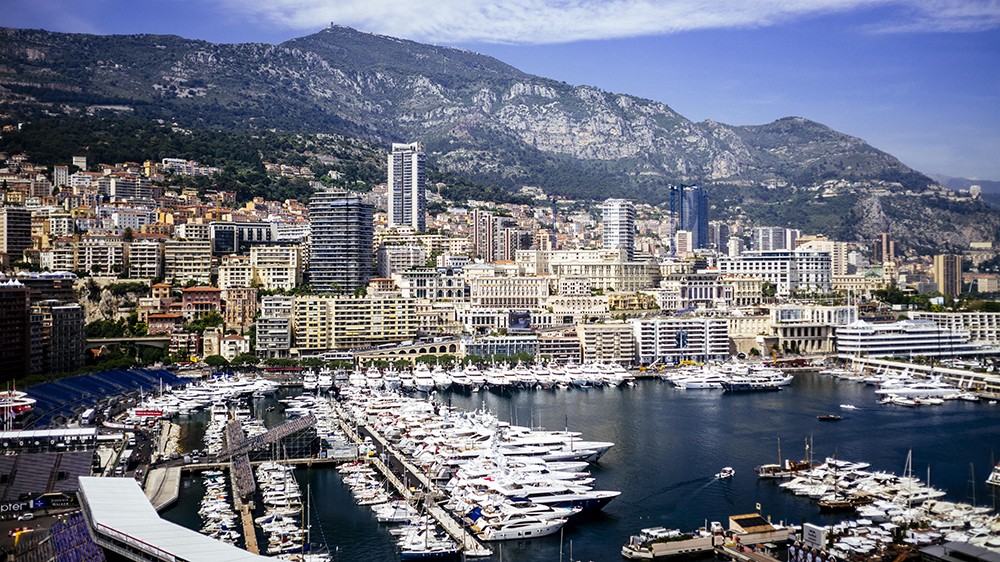 F1 Gran Premio di Monaco | Ferrari vola a Monte Carlo per un GP sospeso tra due epoche