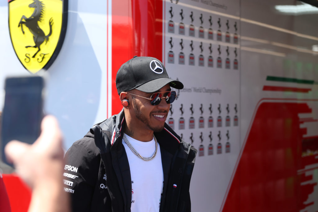 F1 | Mercedes und Hamilton greifen an: „Es ist lächerlich, nur drei Aggregate pro Saison einsetzen zu können“
