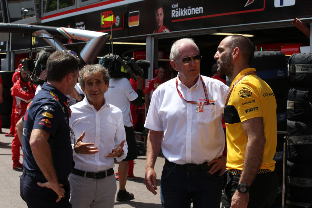 Formula 1 | Renault, Abiteboul lancia una frecciatina alla Red Bull: “Con Honda non riusciranno a cogliere dei successi”