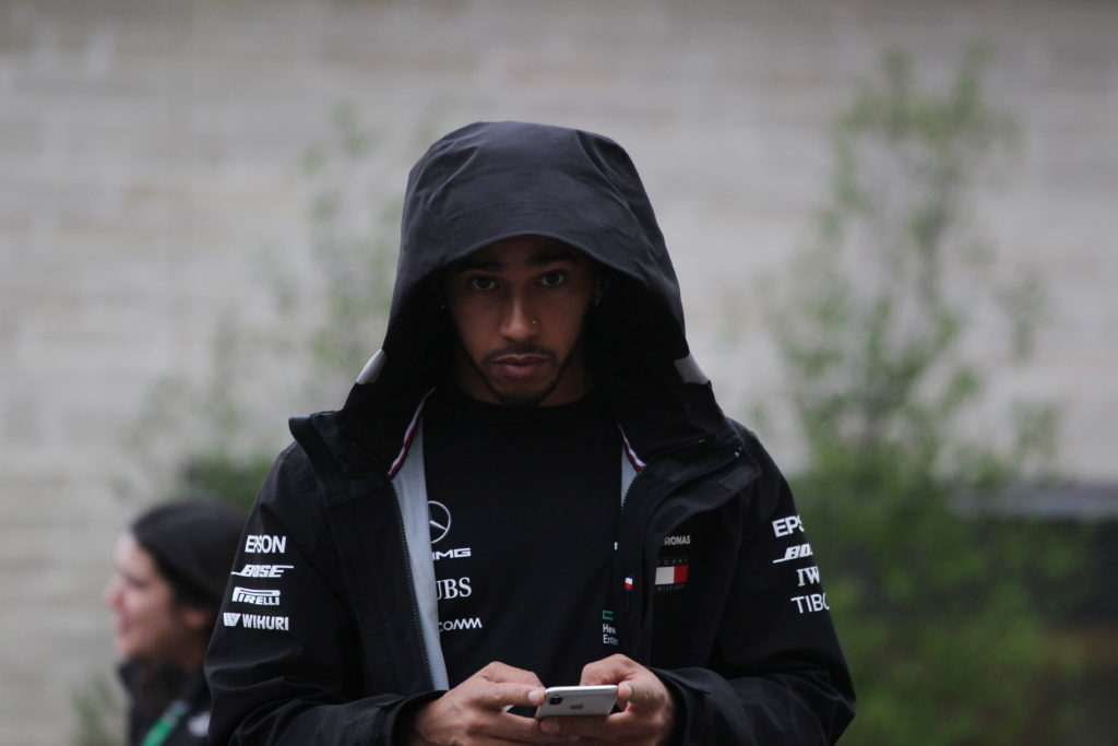 F1 | Mercedes, Hamilton: “Costretti alle due soste, eccessivo il consumo delle gomme”