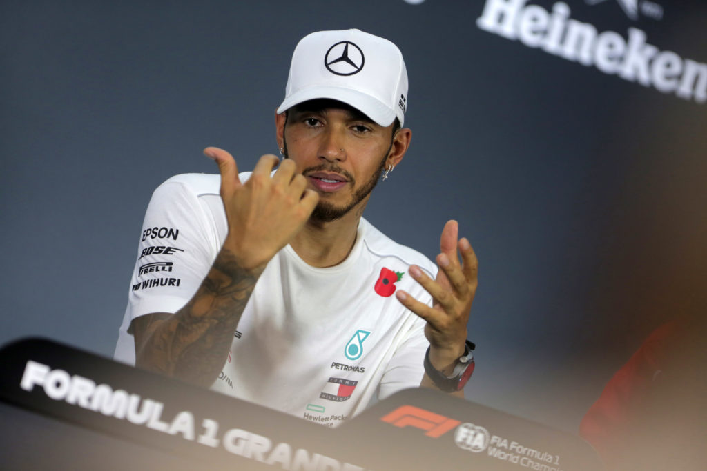 F1 | Hamilton snobba la Formula E: “Vanno più lente delle Formule Ford”