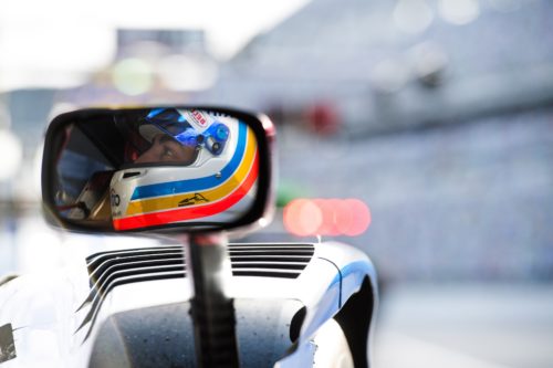 Alonso svela le differenze tra la Formula 1 e la 24 Ore di Daytona: “I tifosi sono molto vicini alle squadre”