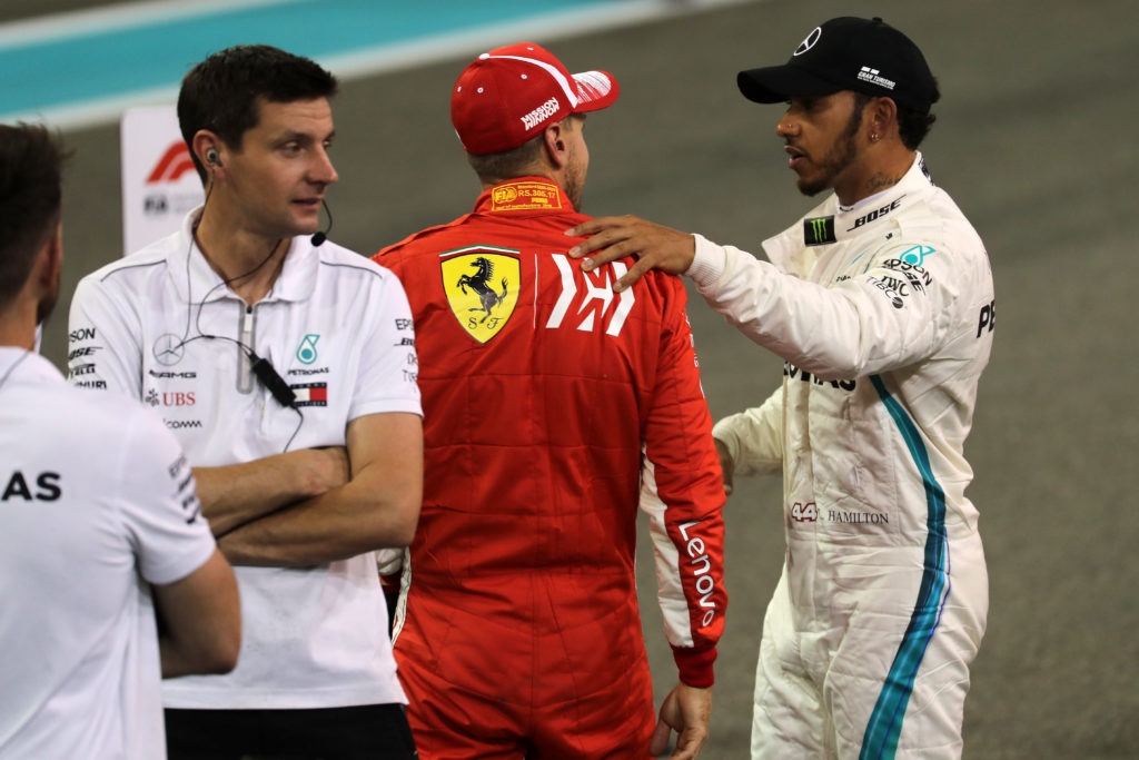 F1 | Mercedes, Hamilton racconta lo scambio dei caschi con Vettel: “E’ stato un privilegio”