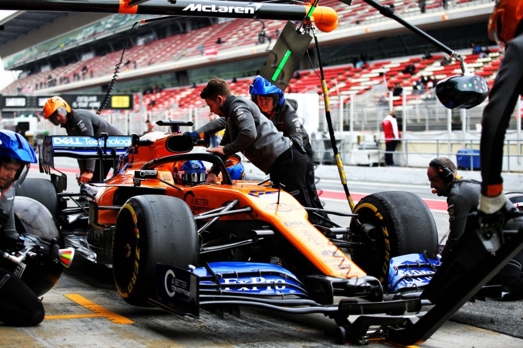 F1 | Incendio nel box McLaren durante il filming day, tre feriti