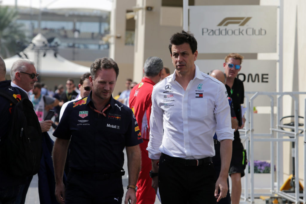 Formula 1 | Red Bull, Horner critico nei confronti di Mercedes e Ferrari: “Modifiche approvate grazie alla loro causa”