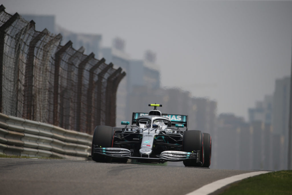 F1 GP Cina, prove libere 2: Bottas chiude al top, problemi per Leclerc