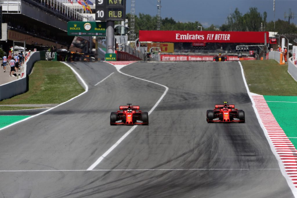 F1 | Crisi senza fine: la Ferrari è lenta in curva, lotta contro se stessa e perde il podio