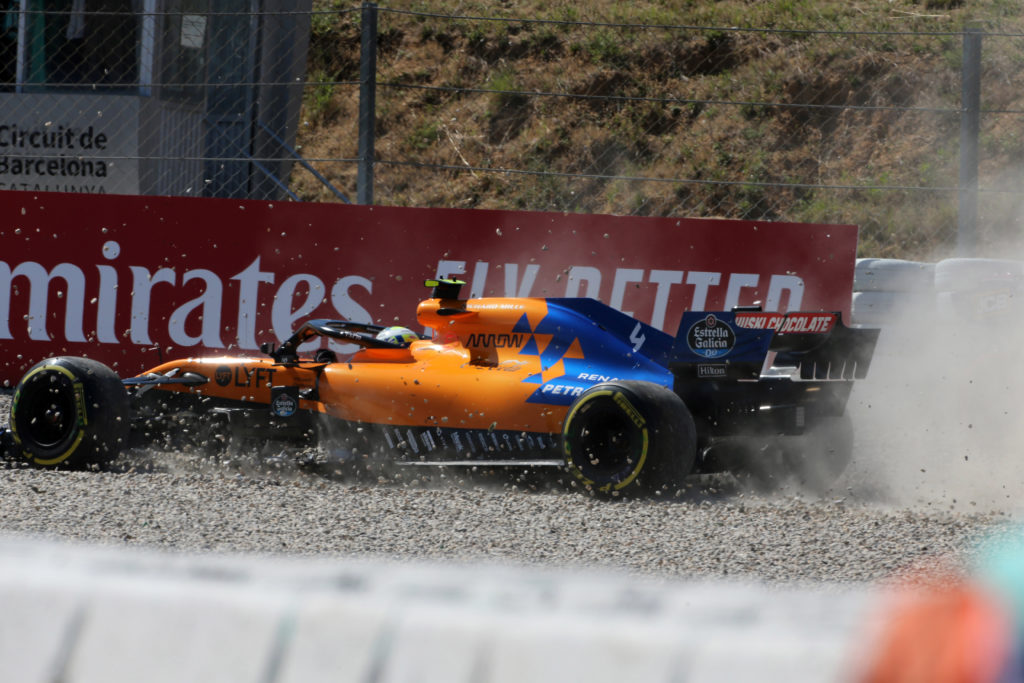 F1 | McLaren, Sainz ottavo nella pista di casa: Norris out dopo l’incidente con Stroll
