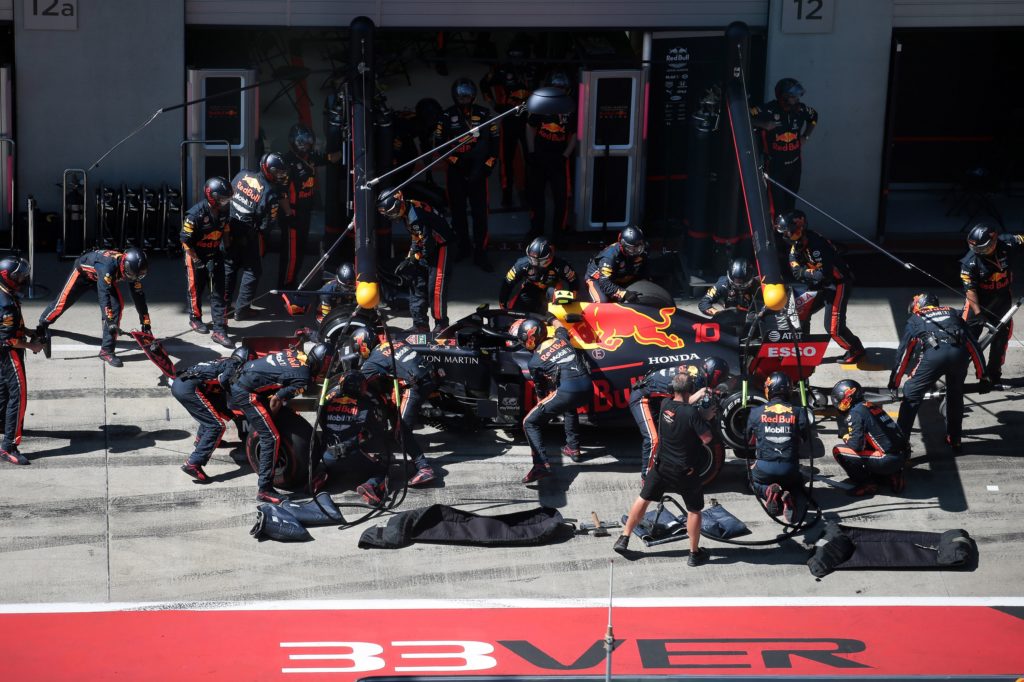 F1 | Red Bull, Horner loda i meccanici per il pit stop di Silverstone: “Siamo davvero orgogliosi di loro”