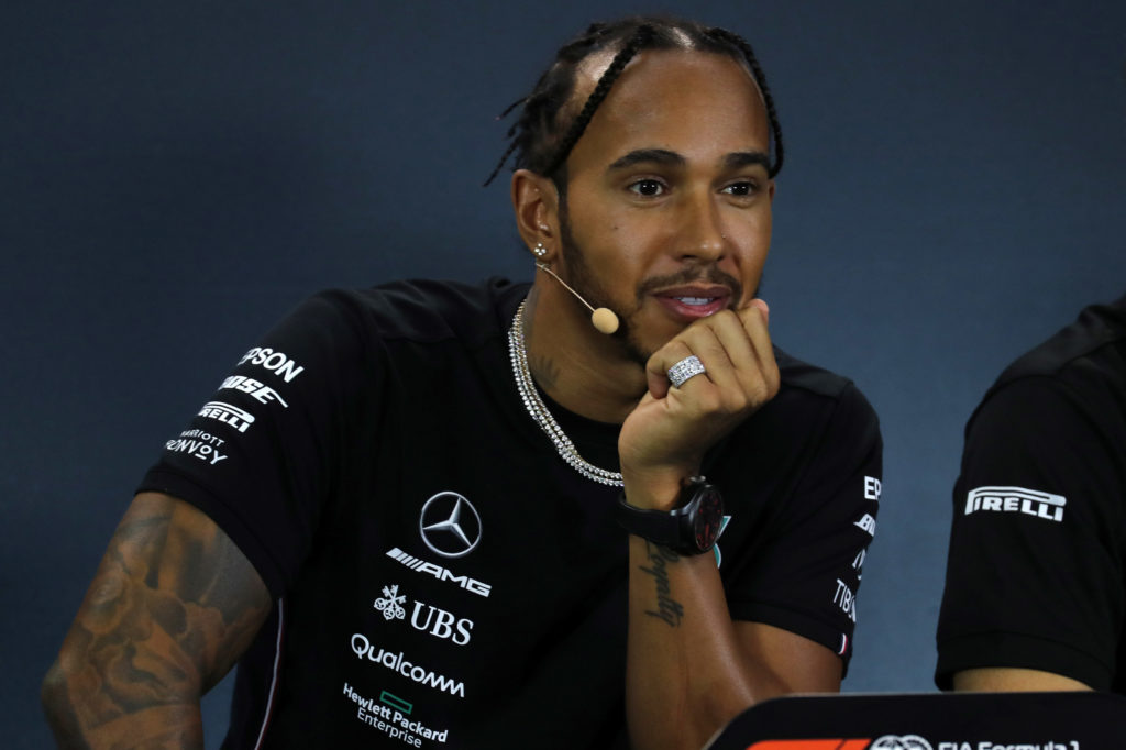 F1 | Mercedes, Hamilton sul weekend di Marina Bay: “Sarà dura, mi aspetto le Red Bull molto forti”
