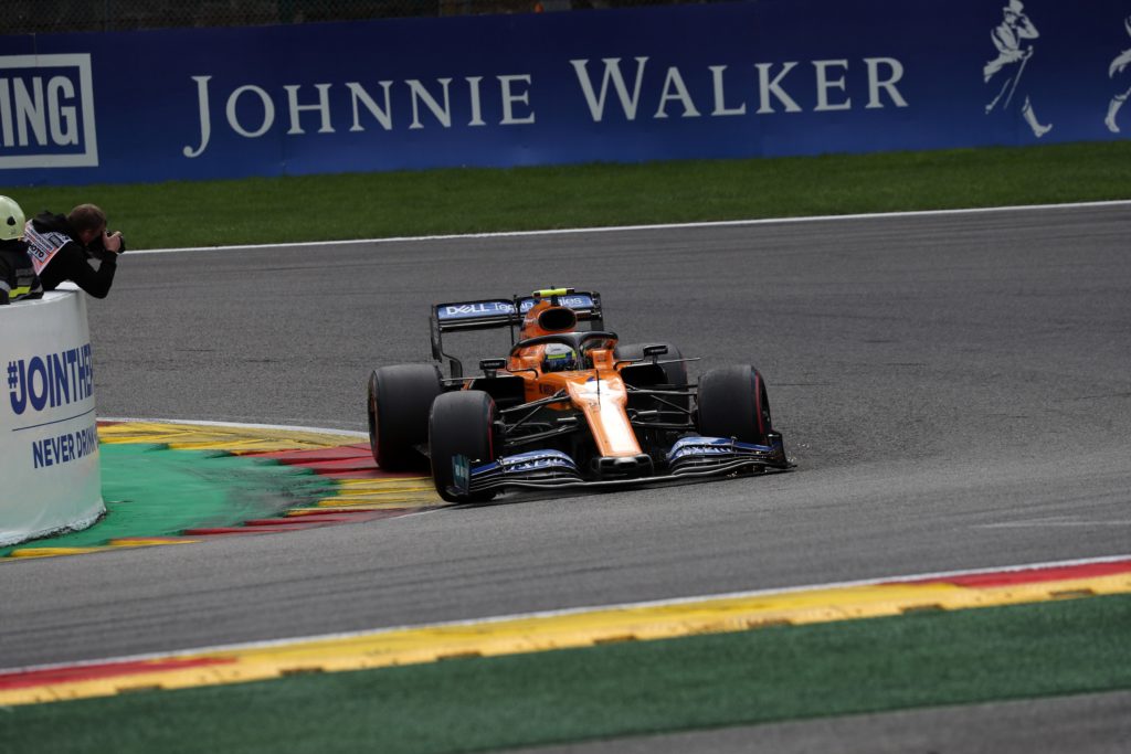 F1 | McLaren senza punti a Spa: Sainz e Norris fuori a inizio e fine gara